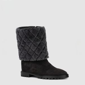 NWOB Aquatalia Casandra Shearling Boot. Made in Italy. Size 9